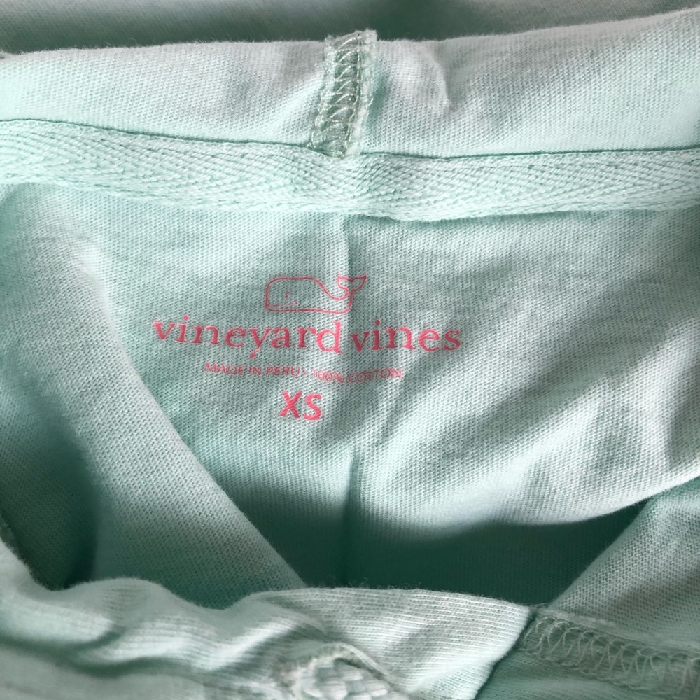 Vineyard vines shirt with hood